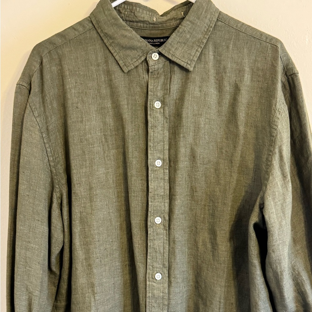 Banana Republic Men's Olive Linen Button-Down Shirt